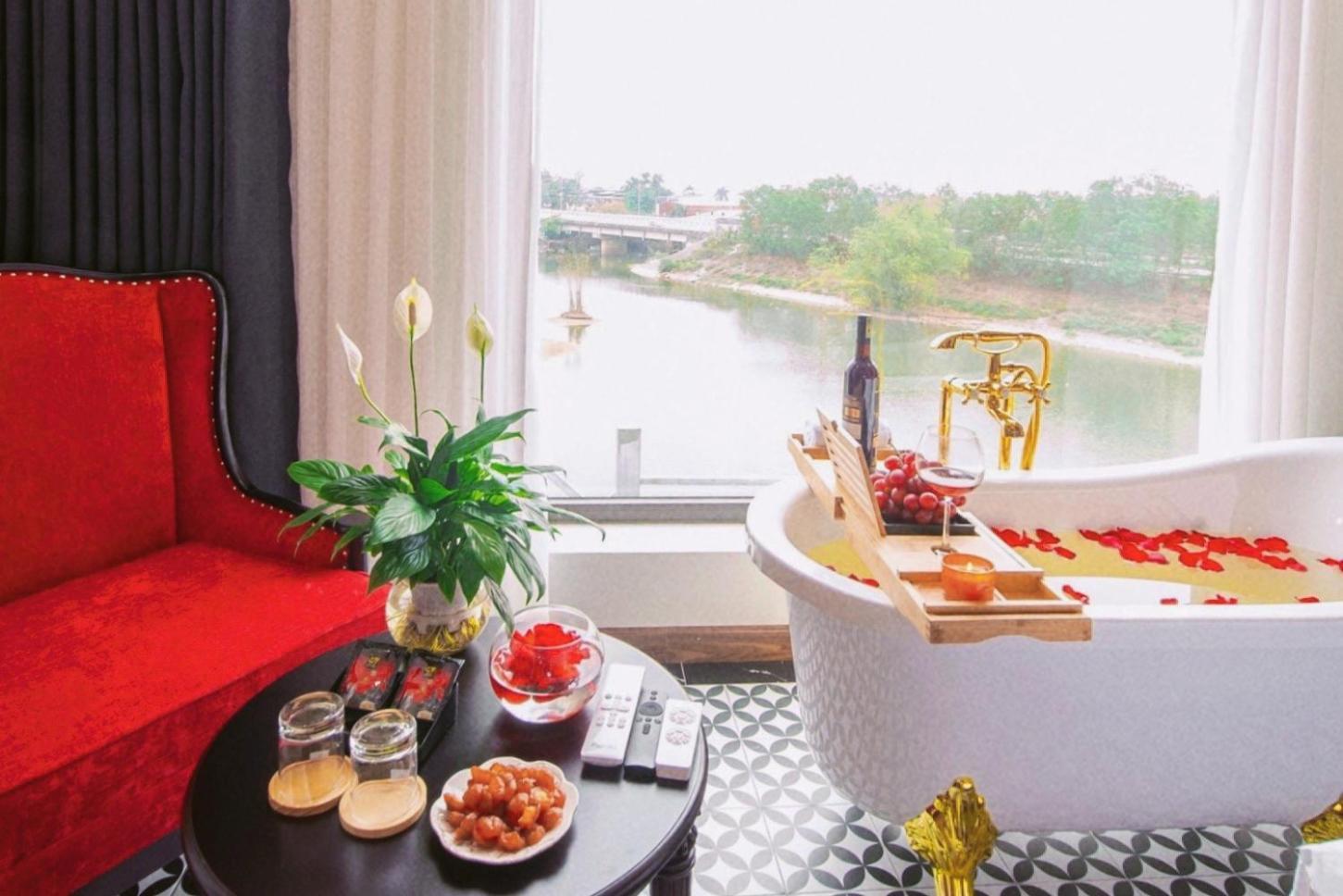 Lake Hotel Soc Son Ханой Экстерьер фото
